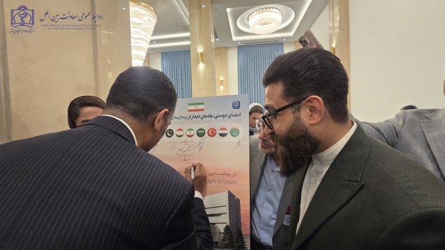 گردهمایی سرکنسول گری ها و دیپلمات های کشورهای همسایه در خصوص ظرفیت های گردشگری سلامت 1404/03/12