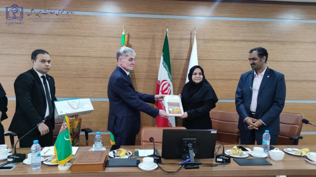 بازدید روسای دانشگاه مراد قاری اف ترکمنستان از دانشکده داروسازی 1403/4/14
