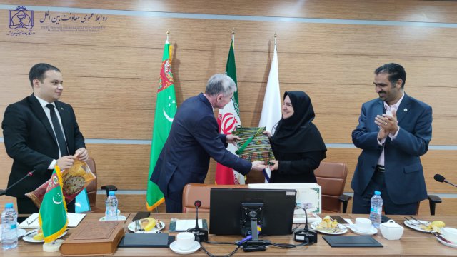 بازدید روسای دانشگاه مراد قاری اف ترکمنستان از دانشکده داروسازی 1403/4/14