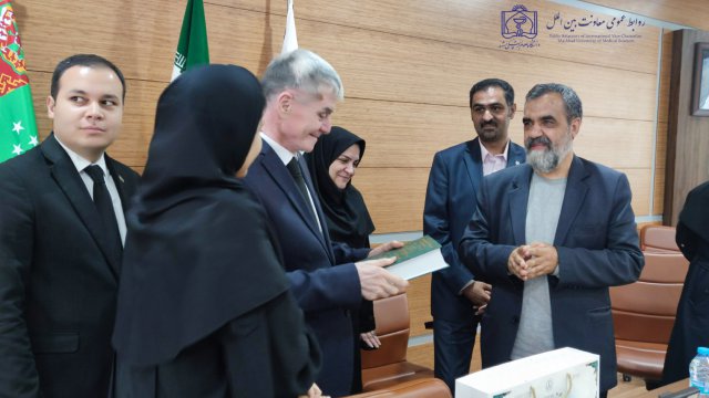 بازدید روسای دانشگاه مراد قاری اف ترکمنستان از دانشکده داروسازی 1403/4/14