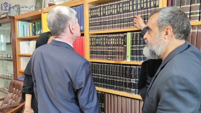 بازدید روسای دانشگاه مراد قاری اف ترکمنستان از دانشکده داروسازی 1403/4/14