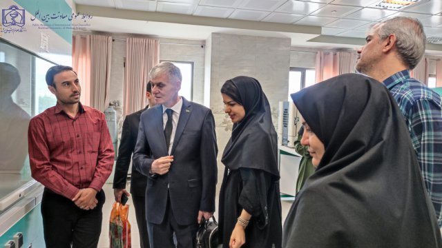 بازدید روسای دانشگاه مراد قاری اف ترکمنستان از دانشکده داروسازی 1403/4/14