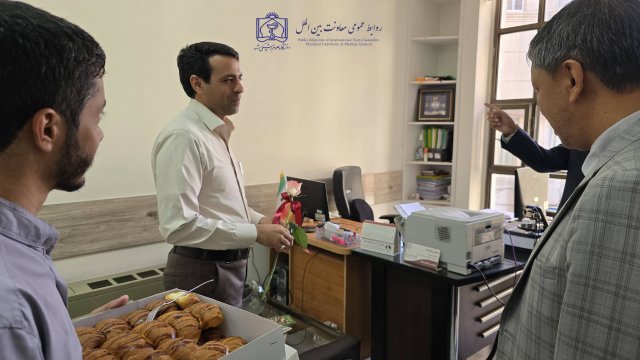 حضور معاون بین الملل در واحدهای ستادی جهت تبریک روز کارمند 1404/06/04