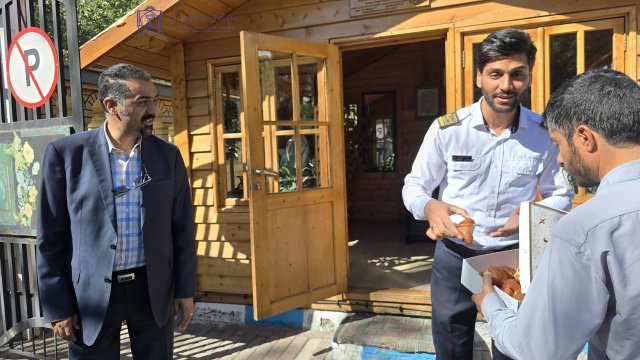 حضور معاون بین الملل در واحدهای ستادی جهت تبریک روز کارمند 1404/06/04