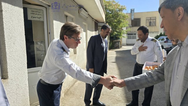 حضور معاون بین الملل در واحدهای ستادی جهت تبریک روز کارمند 1404/06/04