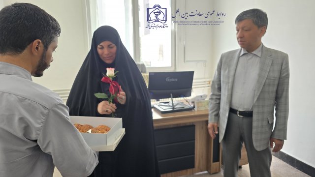 حضور معاون بین الملل در واحدهای ستادی جهت تبریک روز کارمند 1404/06/04