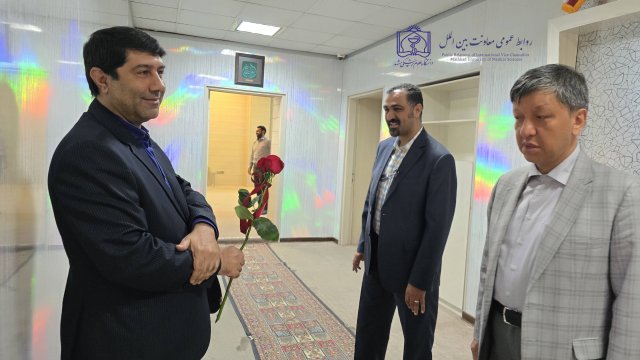 حضور معاون بین الملل در واحدهای ستادی جهت تبریک روز کارمند 1404/06/04