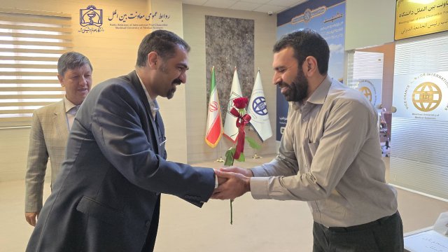 حضور معاون بین الملل در واحدهای ستادی جهت تبریک روز کارمند 1404/06/04