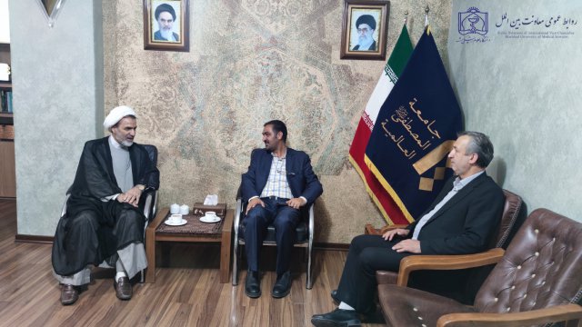  نشست معاون بین الملل و مدیر امور پشتیبانی و رفاهی دانشگاه با رئیس نمایندگی جامعه المصطفی استان خراسان رضوی 1403/03/07