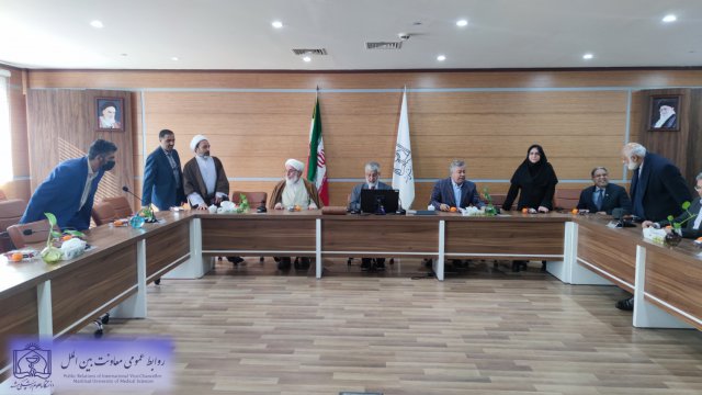 بازدید جمعی از مسئولان و اساتید دانشگاه پاکستان از دانشگاه علوم پزشکی مشهد