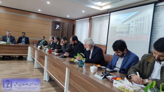 بازدید جمعی از مسئولان و اساتید دانشگاه پاکستان از دانشگاه علوم پزشکی مشهد