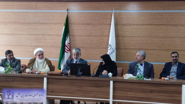 بازدید جمعی از مسئولان و اساتید دانشگاه پاکستان از دانشگاه علوم پزشکی مشهد