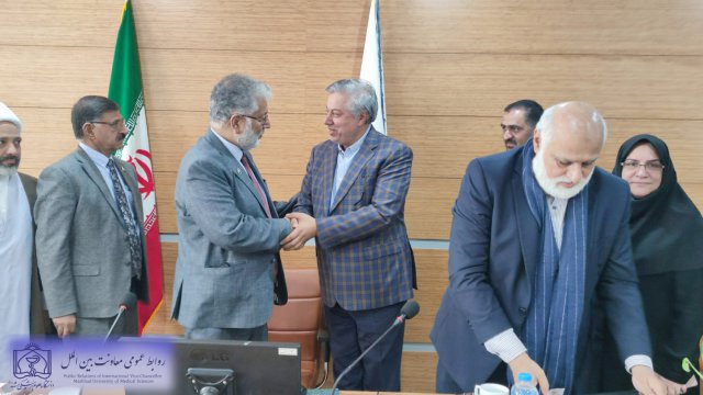 بازدید جمعی از مسئولان و اساتید دانشگاه پاکستان از دانشگاه علوم پزشکی مشهد