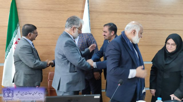 بازدید جمعی از مسئولان و اساتید دانشگاه پاکستان از دانشگاه علوم پزشکی مشهد