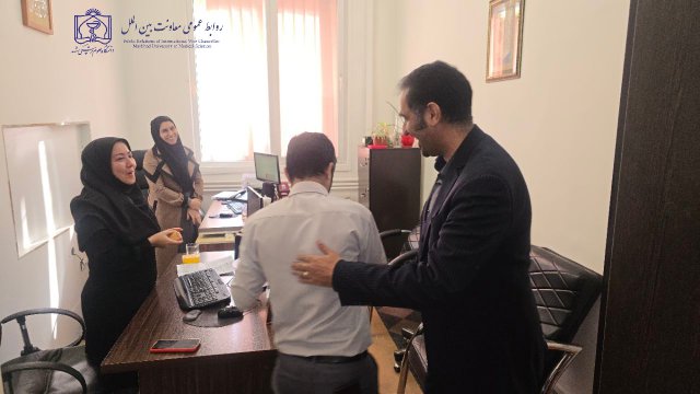 حضور معاون بین الملل دانشگاه در واحدهای بین المللی به جهت تبریک روز زن 1403/10/02